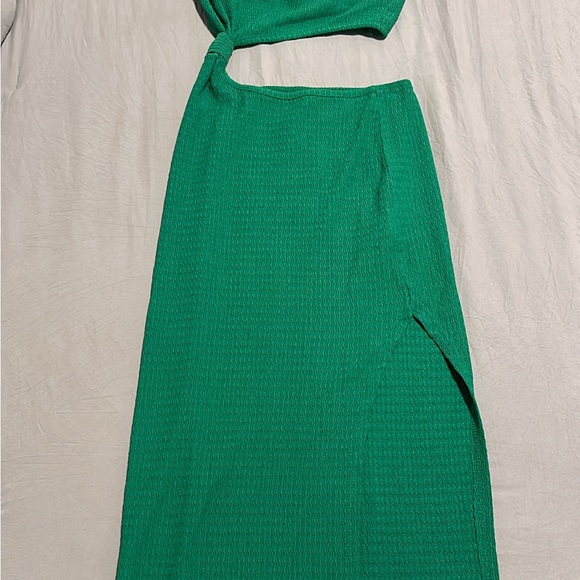 Green Dress - Picture 2 of 7